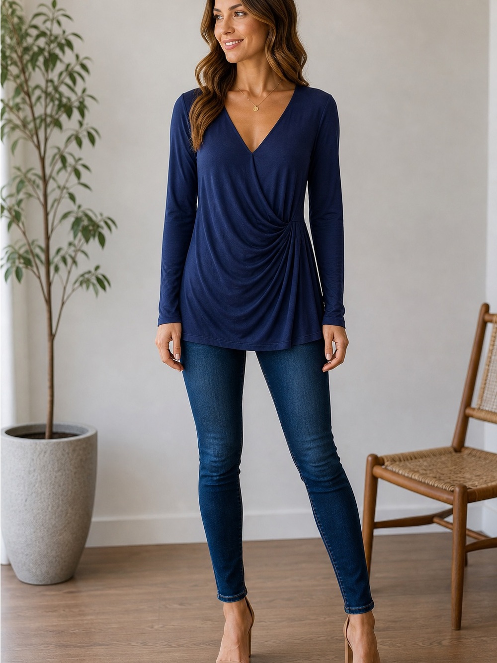 Jennifer Lopez Ruched V Neck Long Sleeve Top Stretch Rayon Slimming Fit NWOT